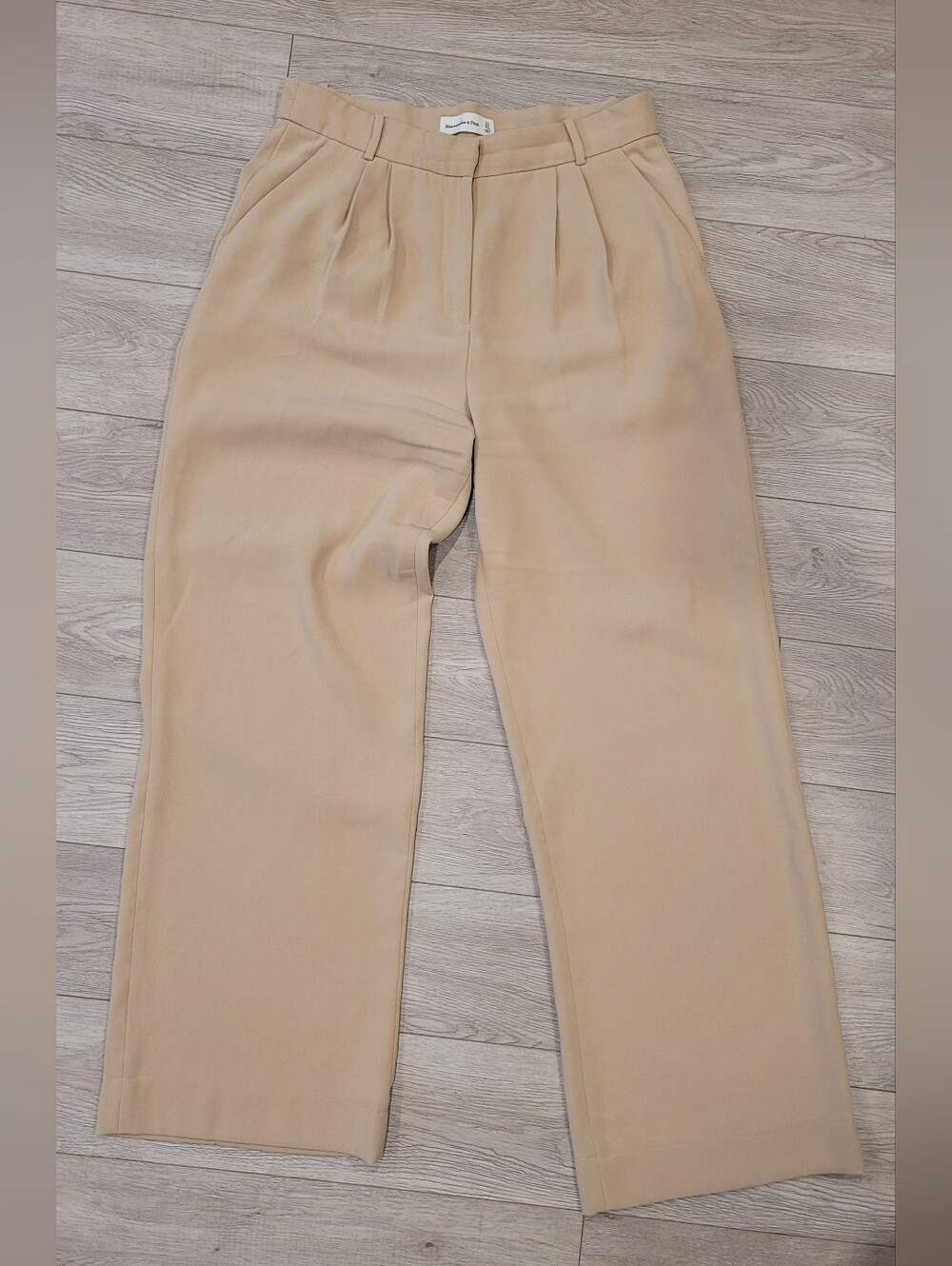 Abercrombie & Fitch Beige Pleated Wide-Leg Trousers - 31/12L